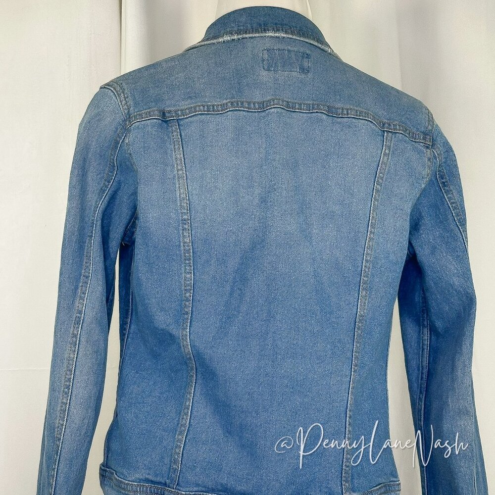 Universal Thread Women's Freeborn Denim Trucker Jacket Blue - Picture 12 of 14